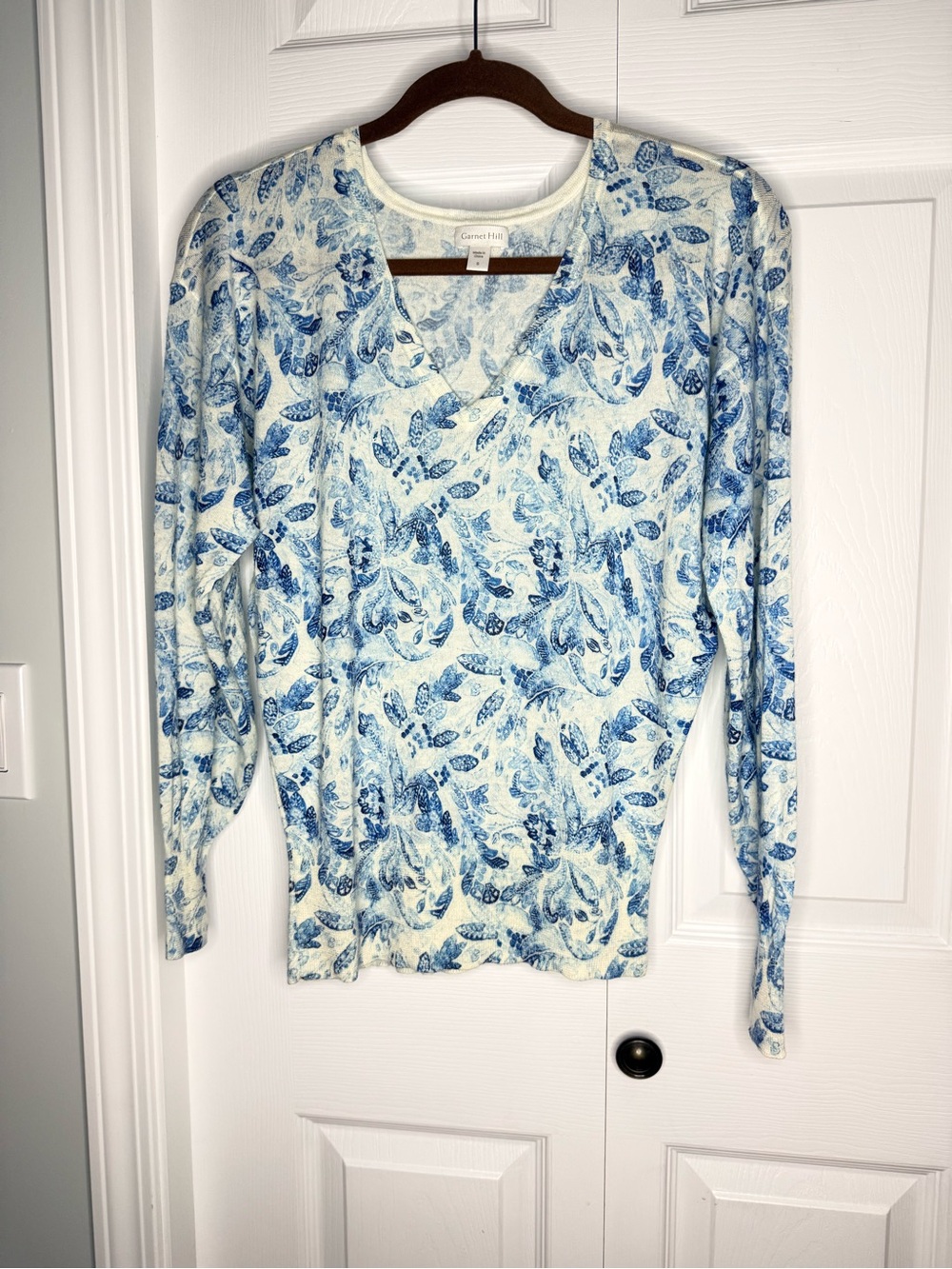 Garnet Hill 100% Merino Wool V-Neck Blue Floral Sweater Tops Size S